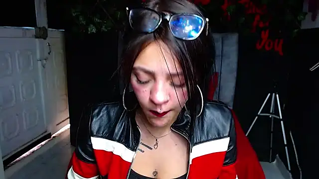 Snapshot of Violettasquirt chatting on May 9, 1:49 pm Violettasquirt online show from May 9, 1:49 pm