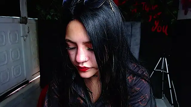 Snapshot of Violettasquirt chatting on May 11, 1:28 pm Violettasquirt online show from May 11, 1:28 pm