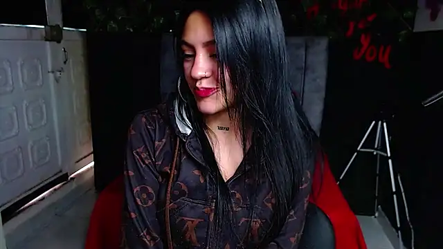 Snapshot of Violettasquirt chatting on May 11, 2:45 pm Violettasquirt online show from May 11, 2:45 pm