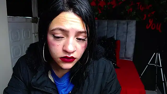 Snapshot of Violettasquirt chatting on May 14, 1:29 pm Violettasquirt online show from May 14, 1:29 pm