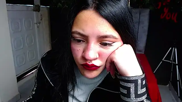 Snapshot of Violettasquirt chatting on May 15, 1:51 pm Violettasquirt online show from May 15, 1:51 pm