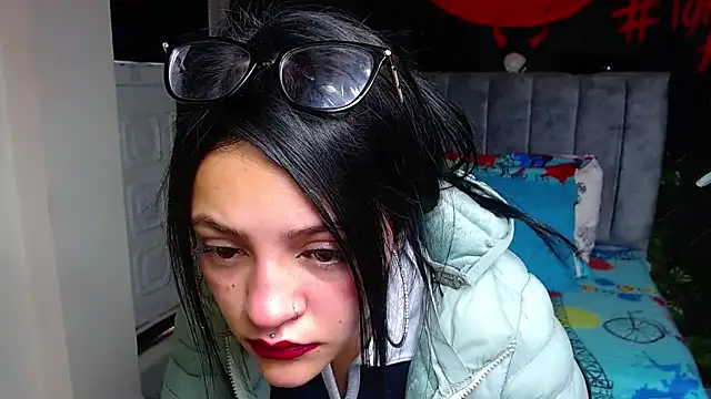 Snapshot of Violettasquirt chatting on May 21, 1:40 pm Violettasquirt online show from May 21, 1:40 pm