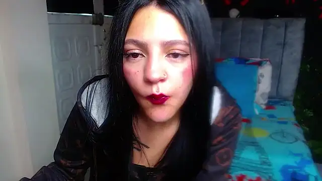 Snapshot of Violettasquirt chatting on May 22, 1:39 pm Violettasquirt online show from May 22, 1:39 pm