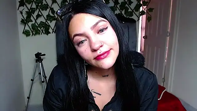 Snapshot of Violettasquirt chatting on May 25, 1:39 pm Violettasquirt online show from May 25, 1:39 pm