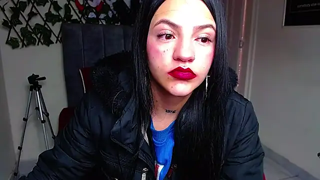 Snapshot of Violettasquirt chatting on May 27, 1:30 pm Violettasquirt online show from May 27, 1:30 pm