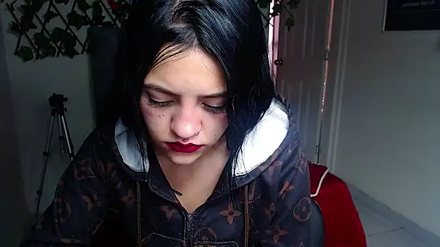 Snapshot of Violettasquirt chatting on May 30, 1:08 pm Violettasquirt online show from May 30, 1:08 pm