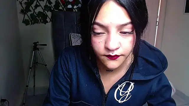 Snapshot of Violettasquirt chatting on June 10, 1:43 pm Violettasquirt online show from June 10, 1:43 pm