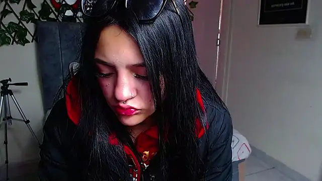 Snapshot of Violettasquirt chatting on June 11, 1:42 pm Violettasquirt online show from June 11, 1:42 pm