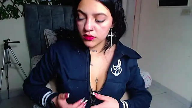 Snapshot of Violettasquirt chatting on June 13, 2:04 pm Violettasquirt online show from June 13, 2:04 pm