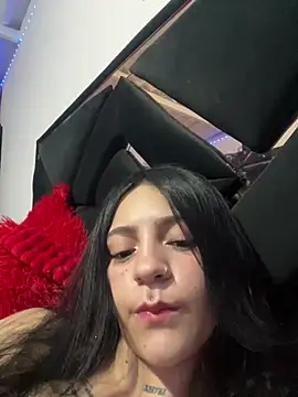 Snapshot of Violettasquirt chatting on June 15, 3:20 am Violettasquirt online show from June 15, 3:20 am