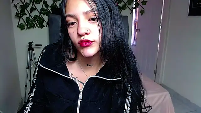 Violettasquirt online show from July 28, 2:46 pm
