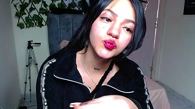 Violettasquirt online show from July 28, 3:21 pm