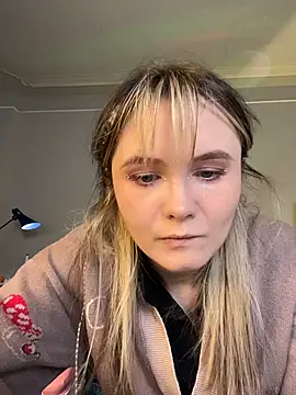 Snapshot of CiriRianonn chatting on November 8, 4:12 am CiriRianonn online show from November 8, 4:12 am