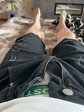 red red00 online show from March 5, 6:09 am