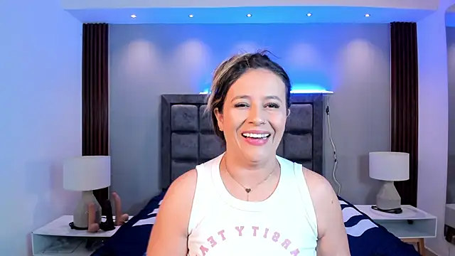 Snapshot of Susann_Ross chatting on August 5, 11:02 am Susann Ross online show from August 5, 11:02 am