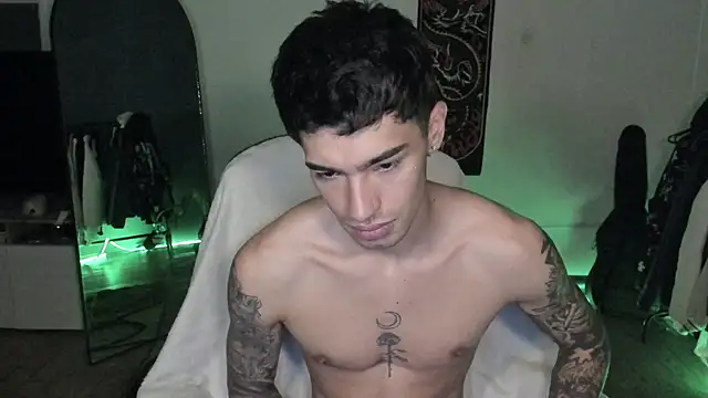 Snapshot of Damon__333 chatting on July 9, 2:26 am Damon 333 online show from July 9, 2:26 am