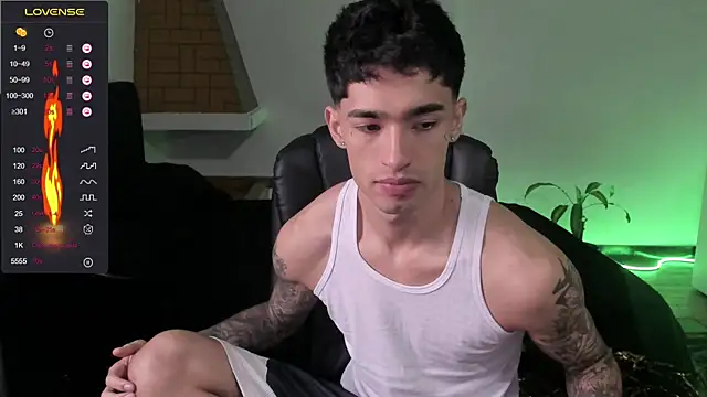 Snapshot of Damon__333 chatting on July 11, 11:13 am Damon 333 online show from July 11, 11:13 am