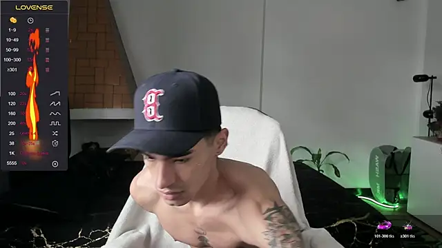 Snapshot of Damon__333 chatting on July 17, 5:29 pm Damon 333 online show from July 17, 5:29 pm