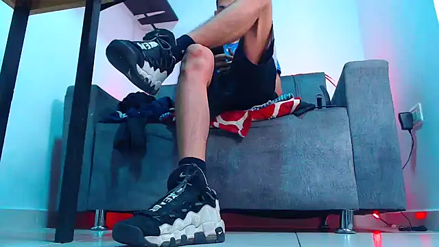 Snapshot of mastersmits chatting on November 18, 1:55 am mastersmits online show from November 18, 1:55 am