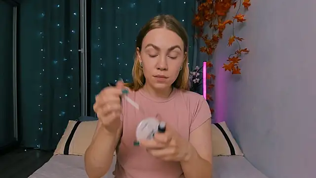 InsatiableFoxX online show from September 21, 8:43 pm