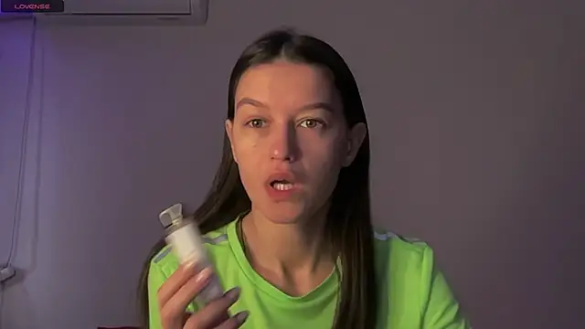 Snapshot of Alice__grace chatting on February 21, 2:38 pm Alice grace online show from February 21, 2:38 pm