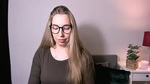 Snapshot of AriaDesire chatting on January 14, 12:11 pm AriaDesire online show from January 14, 12:11 pm