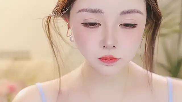 Qiaoqiao  online show from March 12, 11:05 am