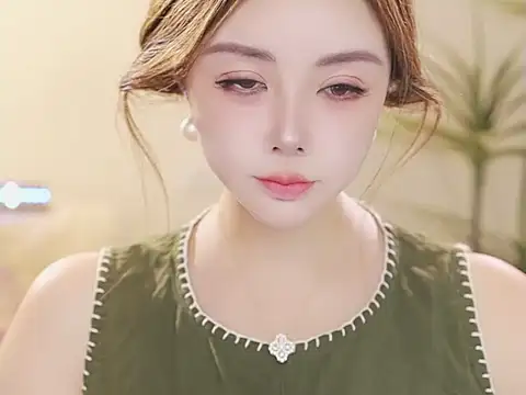 Snapshot of Qiaoqiao_ chatting on May 11, 3:29 pm Qiaoqiao online show from May 11, 3:29 pm