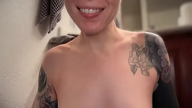 Snapshot of Goldensexetary69 chatting on February 13, 4:32 am Goldensexetary69 online show from February 13, 4:32 am