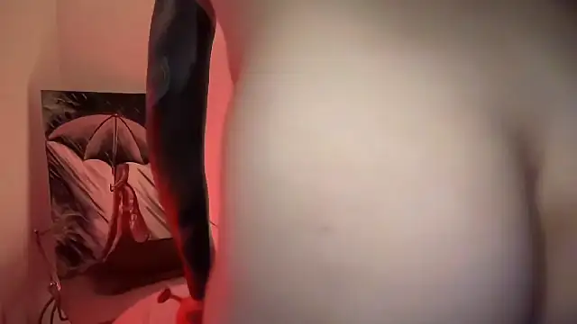 Snapshot of Goldensexetary69 chatting on February 24, 6:05 am Goldensexetary69 online show from February 24, 6:05 am