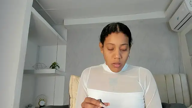 Snapshot of flavia_cruz chatting on May 9, 12:10 pm flavia cruz online show from May 9, 12:10 pm
