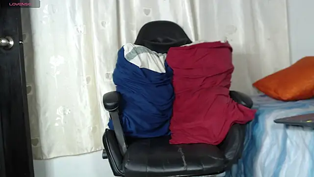 Snapshot of tizziano_castillo_ chatting on January 24, 1:35 am tizziano castillo online show from January 24, 1:35 am