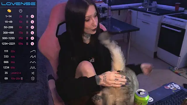 Snapshot of yngmilf chatting on November 28, 8:55 pm yngmilf online show from November 28, 8:55 pm