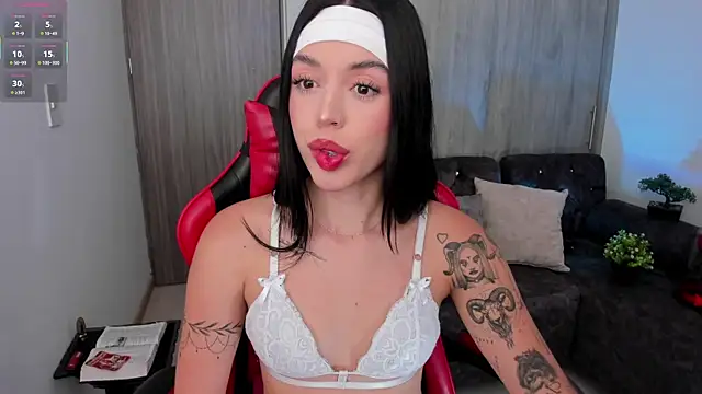 zoee jackson online show from February 19, 5:20 pm