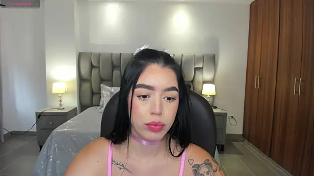 Snapshot of zoee_jackson chatting on June 4, 7:42 pm zoee jackson online show from June 4, 7:42 pm