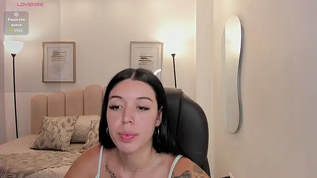 zoee jackson online show from August 1, 6:51 pm