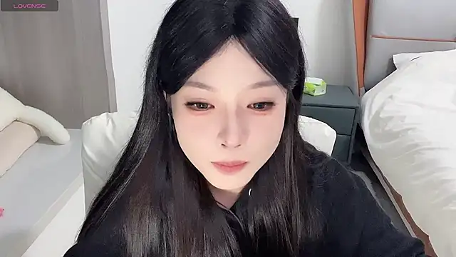 Snapshot of Q-ing chatting on December 9, 1:45 pm Q-ing online show from December 9, 1:45 pm