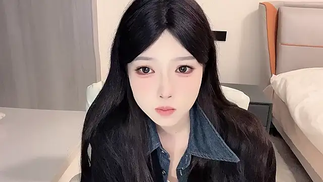 Snapshot of Q-ing chatting on January 3, 3:44 pm Q-ing online show from January 3, 3:44 pm