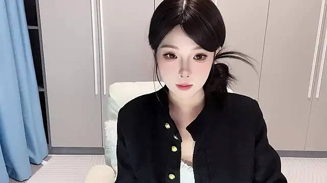 Snapshot of Q-ing chatting on October 13, 1:11 pm Q-ing online show from October 13, 1:11 pm