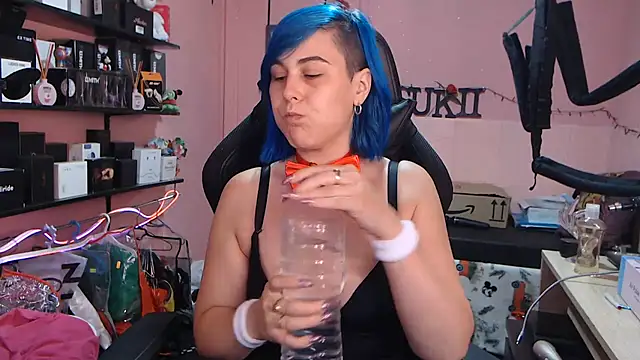 Snapshot of sukii93 chatting on May 23, 4:11 pm sukii93 online show from May 23, 4:11 pm