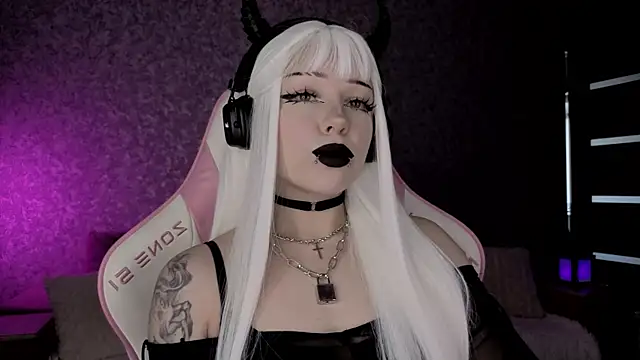 Snapshot of meowceline chatting on June 18, 10:30 am meowceline online show from June 18, 10:30 am