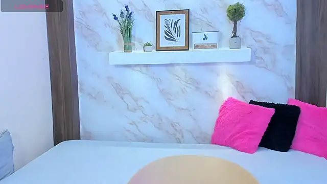 Snapshot of AmyBarton02 chatting on December 14, 6:12 pm AmyBarton02 online show from December 14, 6:12 pm