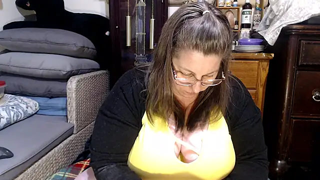 Snapshot of ladyscarlotta chatting on February 25, 1:41 am ladyscarlotta online show from February 25, 1:41 am