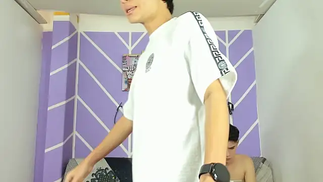 Snapshot of Fresahot2005 chatting on December 3, 8:17 pm Fresahot2005 online show from December 3, 8:17 pm