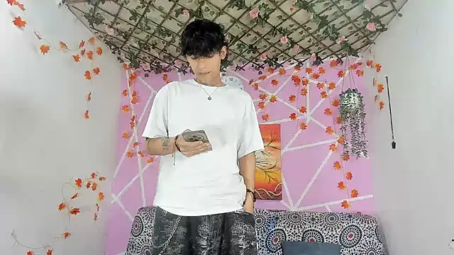 Fresahot2005 online show from December 18, 2:01 pm