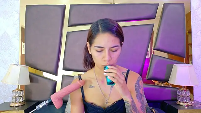 NicoleEsposito online show from October 25, 1:07 pm