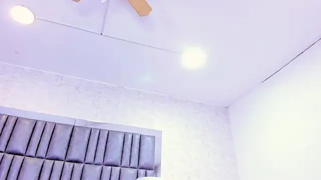 Snapshot of AlisonJaimes chatting on March 1, 3:05 pm AlisonJaimes online show from March 1, 3:05 pm