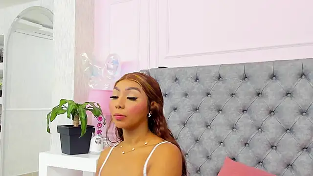 Snapshot of HaileeRoberts chatting on July 14, 12:44 pm HaileeRoberts online show from July 14, 12:44 pm