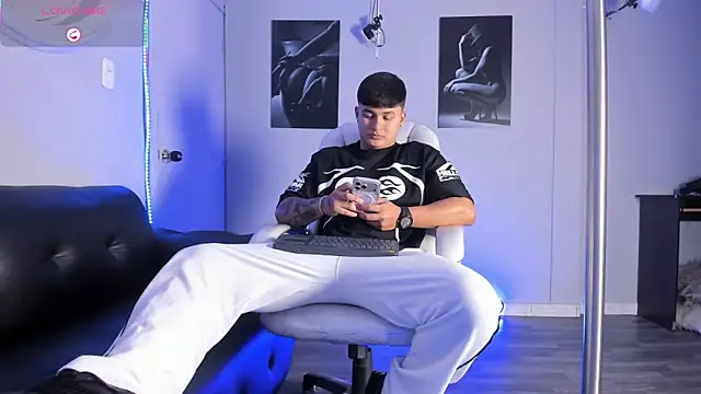 Cristopher strong online show from February 25, 2:05 pm