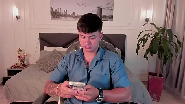Snapshot of Cristopher_strong chatting on May 5, 12:46 pm Cristopher strong online show from May 5, 12:46 pm